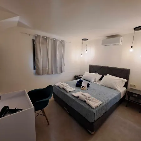 Villa Epta Karpi Complex Of 7 Luxury Skriperon